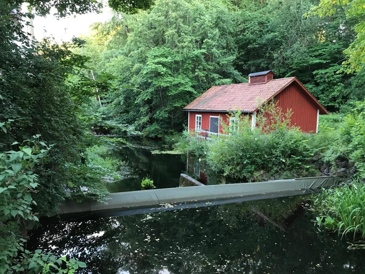 Eds Bruk Basecamp Guest House Edsbruk Bagian luar foto