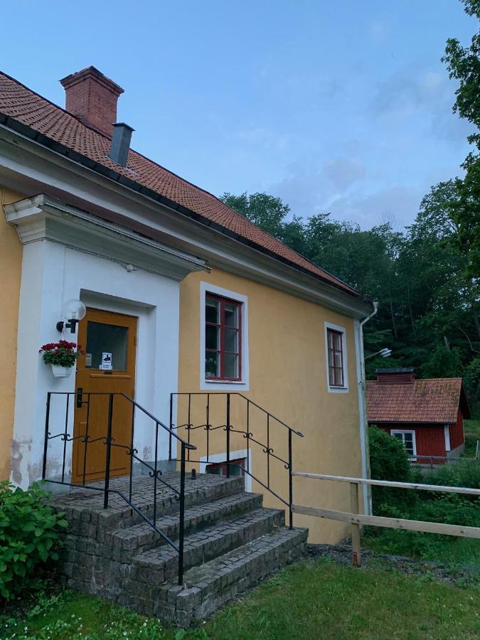 Eds Bruk Basecamp Guest House Edsbruk Bagian luar foto