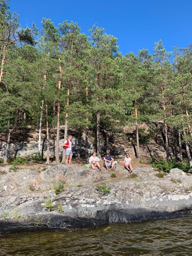 Eds Bruk Basecamp Guest House Edsbruk Bagian luar foto