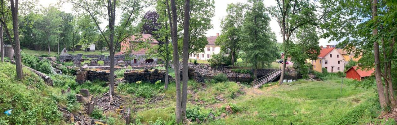 Eds Bruk Basecamp Guest House Edsbruk Bagian luar foto