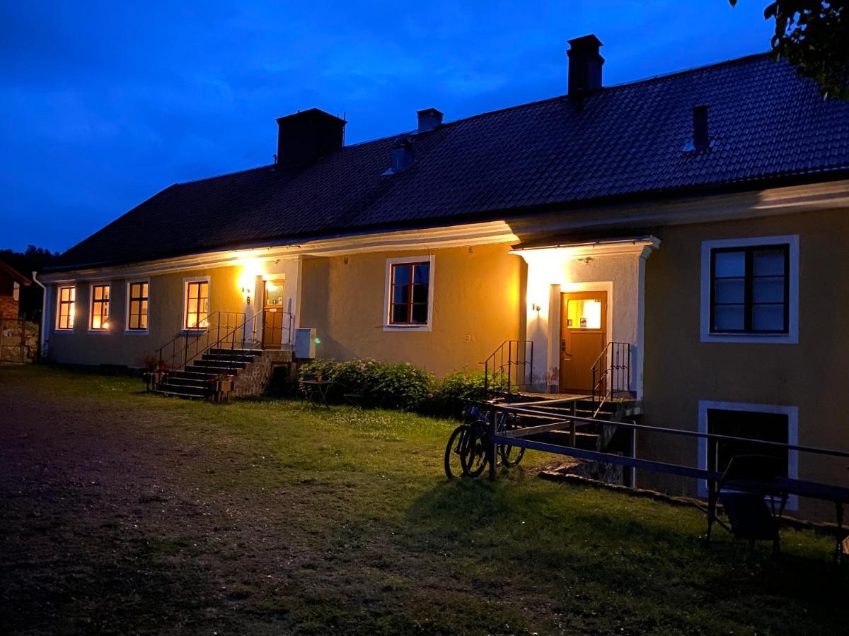 Eds Bruk Basecamp Guest House Edsbruk Bagian luar foto